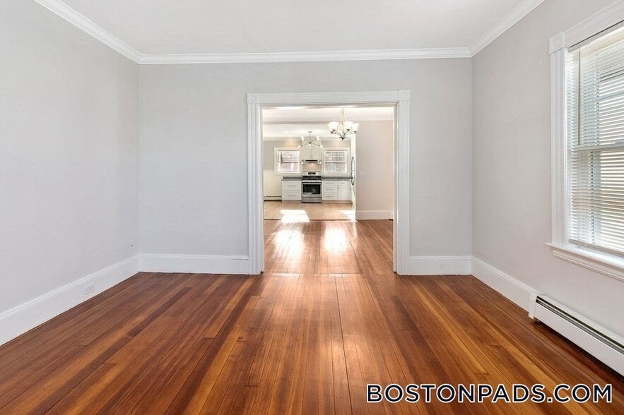 Building Photo - 283 Sutton St