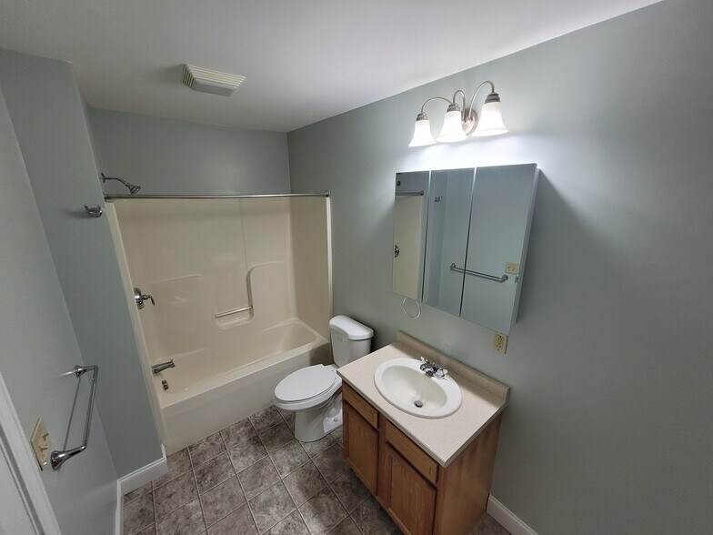Building Photo - 22 Tourmaline Dr