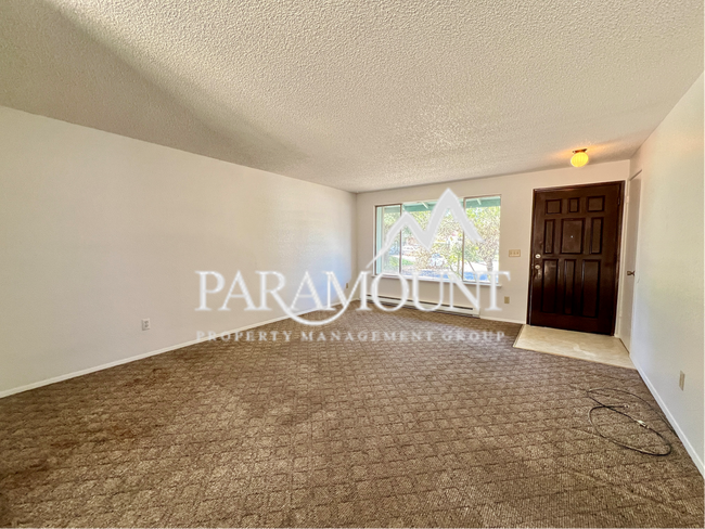 Building Photo - Charming 2-Bedroom Duplex with Garage!