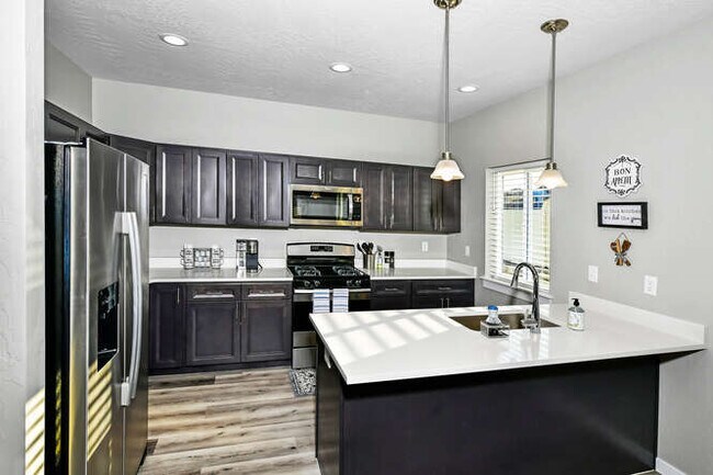 Building Photo - 519 N Creative