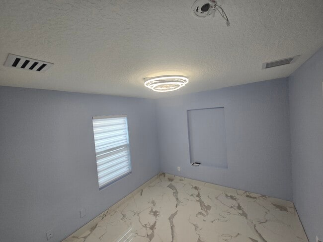 Building Photo - 716 Truman St