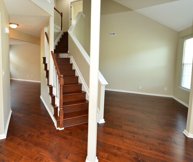 Building Photo - 517 Whisper Walk