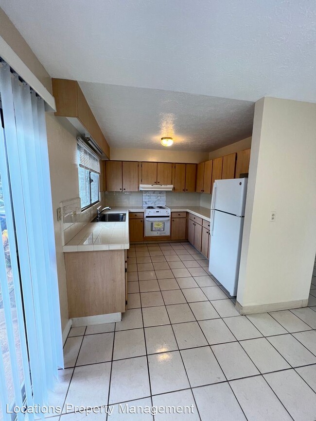 Building Photo - 3 br, 2 bath House - 827 Ala Lilikoi Stree...