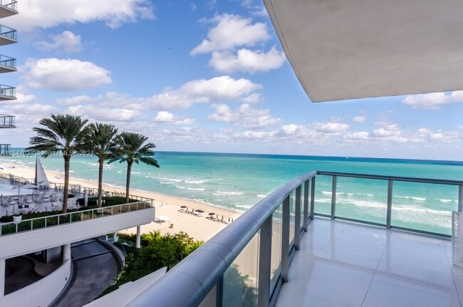 Building Photo - 17001 Collins Ave