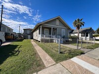 Building Photo - Cute 1 bedroom 1 bath duplex for lease