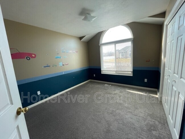 Building Photo - 9541 S Newkirk St