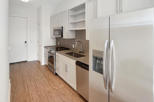 Building Photo - 650 E Brooklyn Vlg Ave