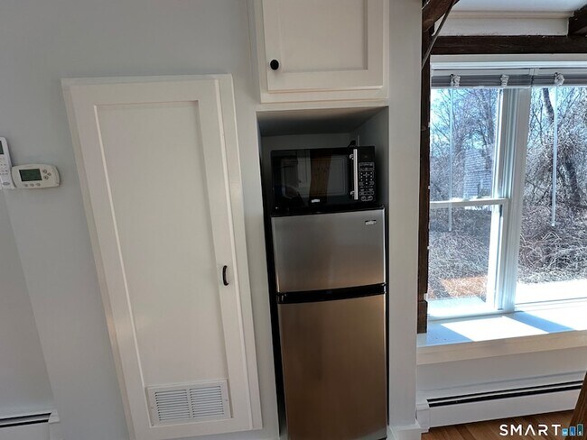 Building Photo - 20 Cannondale Rd