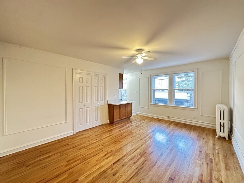 Building Photo - 4527 N Ashland Ave