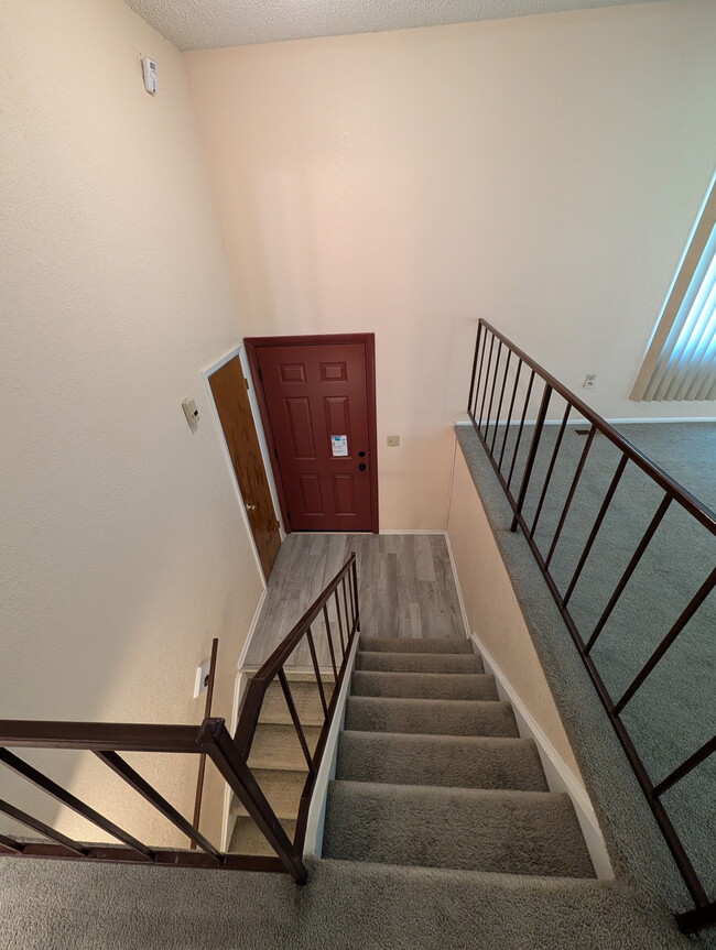 Building Photo - 15650 E Hamilton Pl