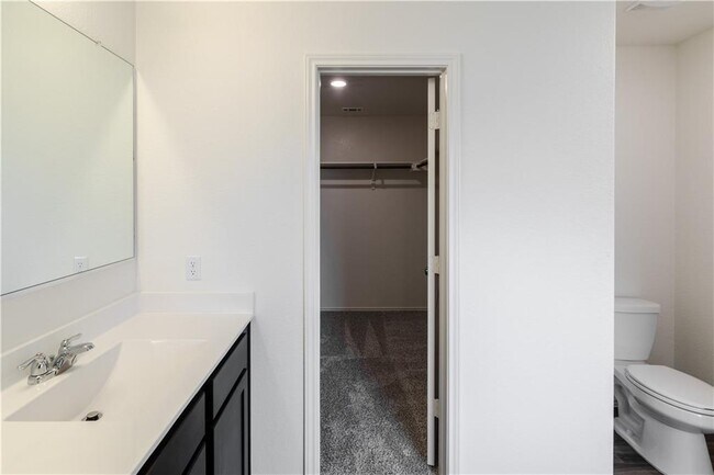 Building Photo - 744 Xanadu Dr