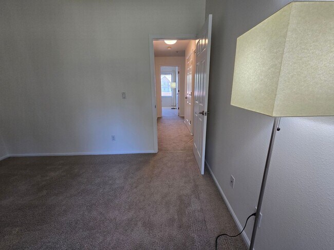 Building Photo - Beautifully Renovated, Top Floor, 2 Bedroom 2 Bath East Boulder Condo for Rent!