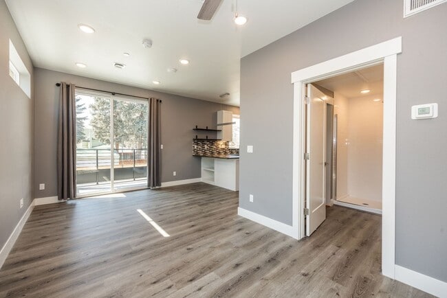 Building Photo - 745 N Washington Ave