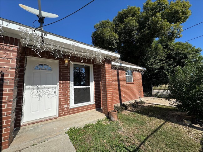 Building Photo - 2101 Maury St