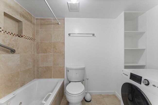 Building Photo - 2824 Briarhurst Dr