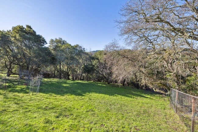 Building Photo - Charming 4BR Home Available in Private Portola Valley Cul de Sac