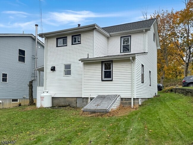 Building Photo - 5 Orams Ln