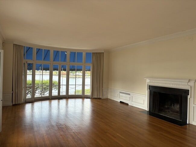 Building Photo - 700 Steamboat Rd