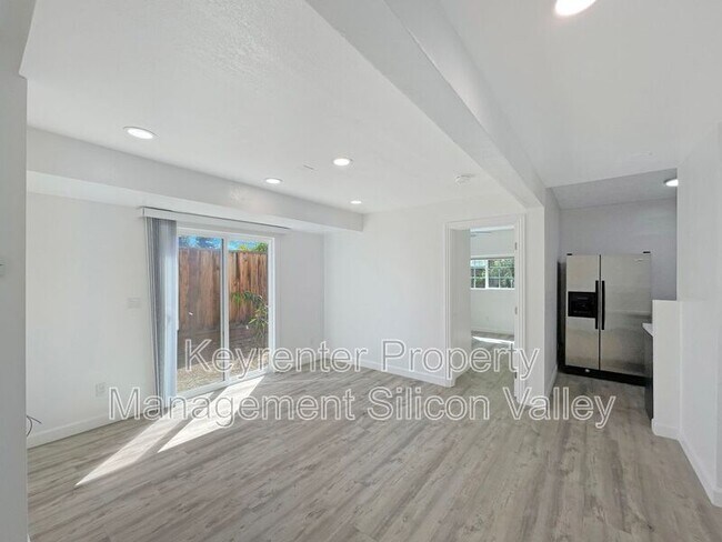 Building Photo - 1102 Audrey Ave