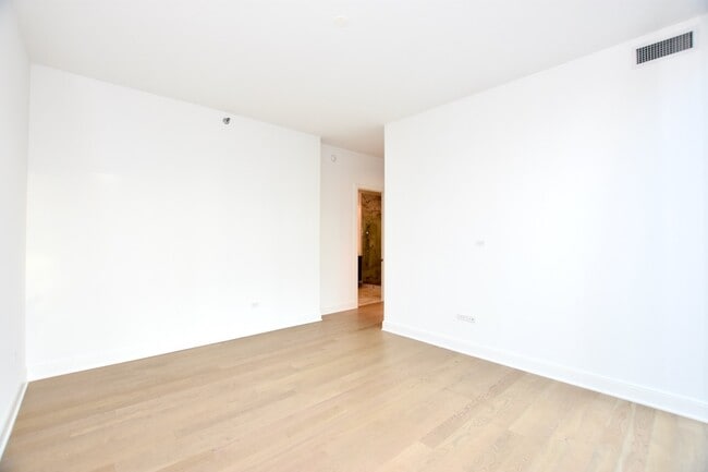 Building Photo - 60 E Randolph St