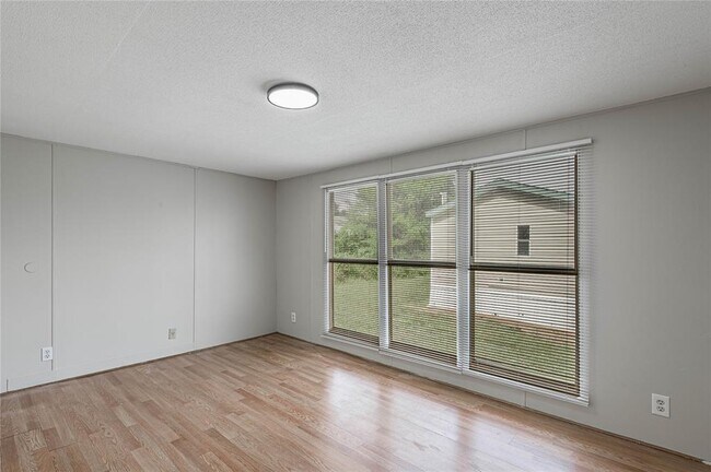Building Photo - 1345 FM 405 Rd