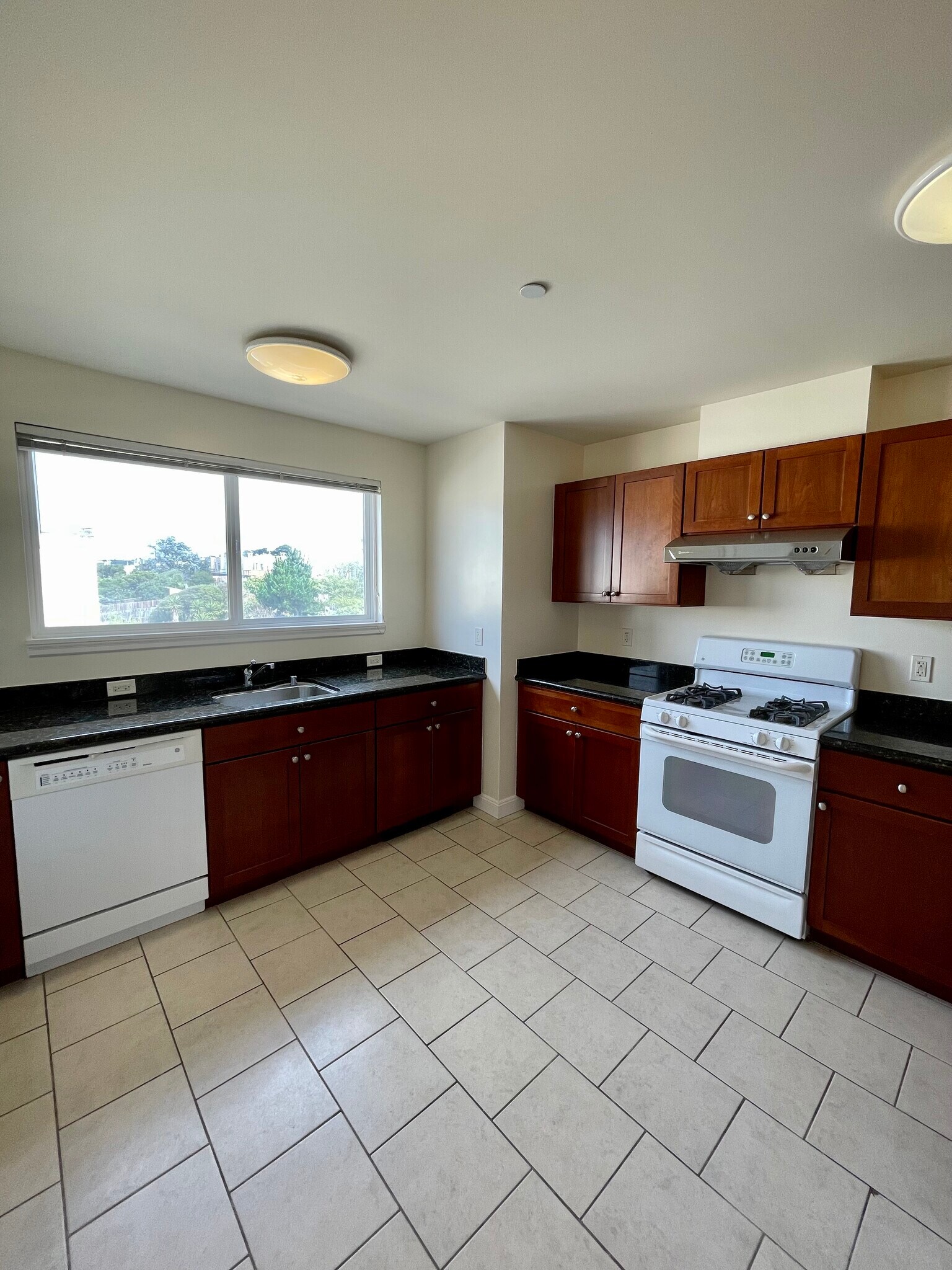 Building Photo - 1798 39th Ave