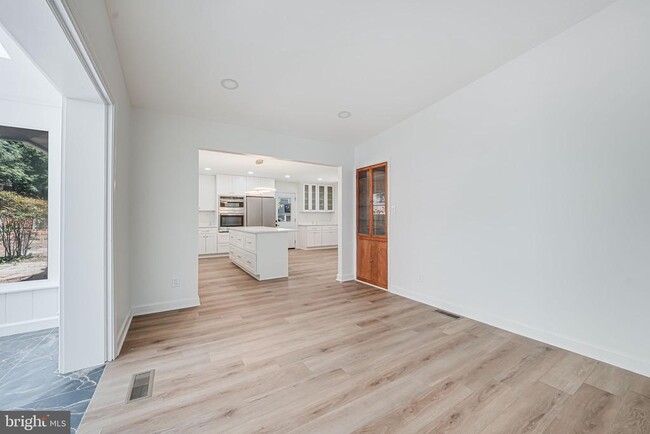 Building Photo - 866 Canal Dr