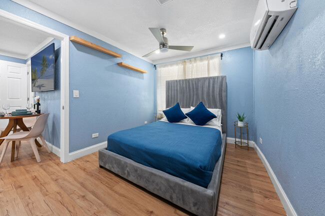 Building Photo - 420 Avenida Alegre