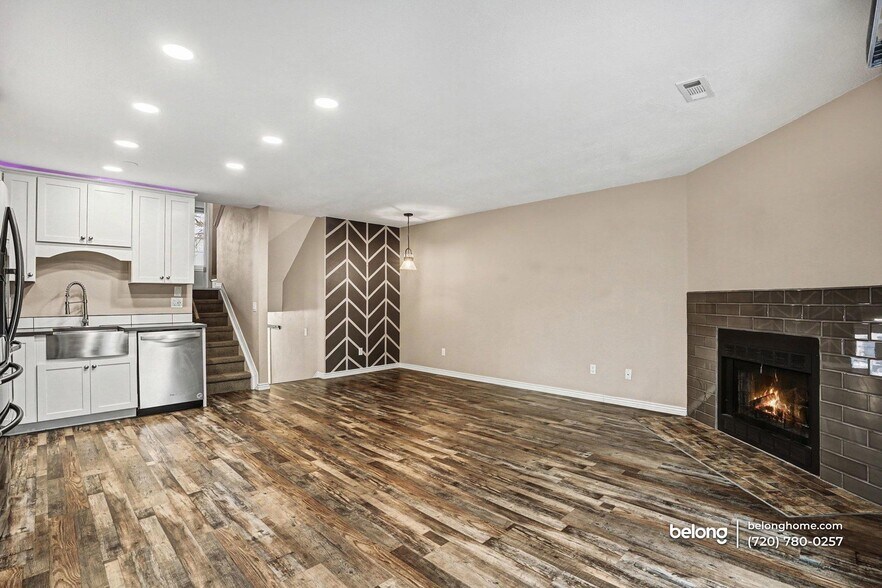 Building Photo - 2355 Villa Rosa Dr