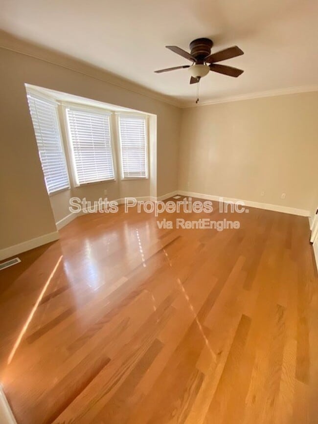 Building Photo - 206 Hillsboro Cir