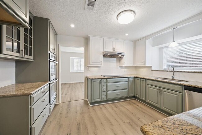 Building Photo - 25402 Lynbriar Ln