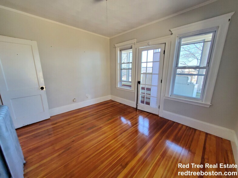 Building Photo - 623 Fellsway