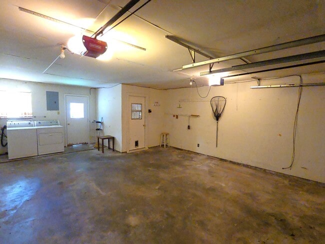 Building Photo - 1206 Crescent Blvd