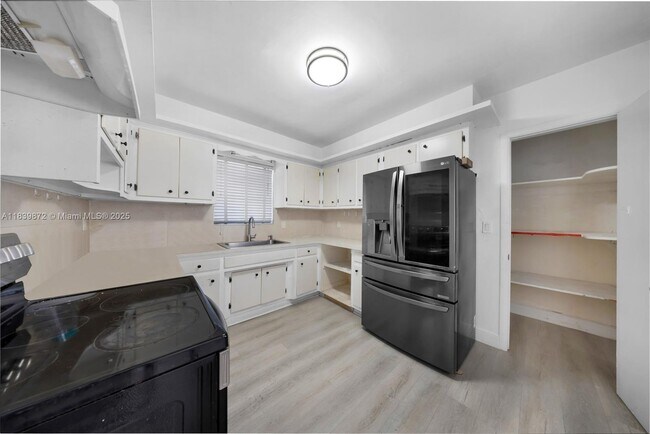 Building Photo - 5781 SW 25th St