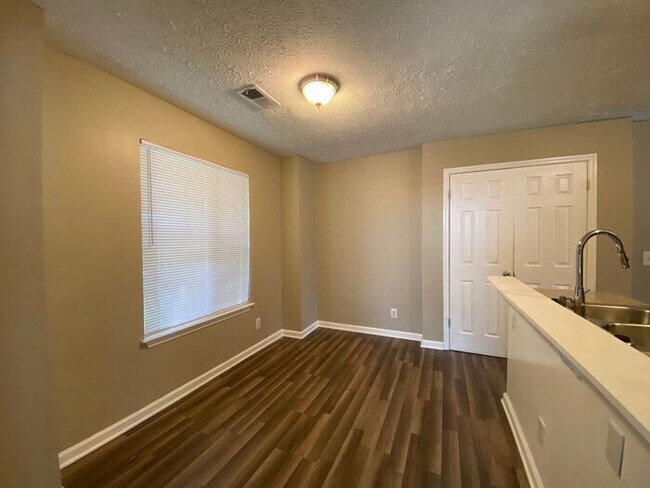 Building Photo - Beautiful Renovated House in North Nashville - Fenced in Yard!