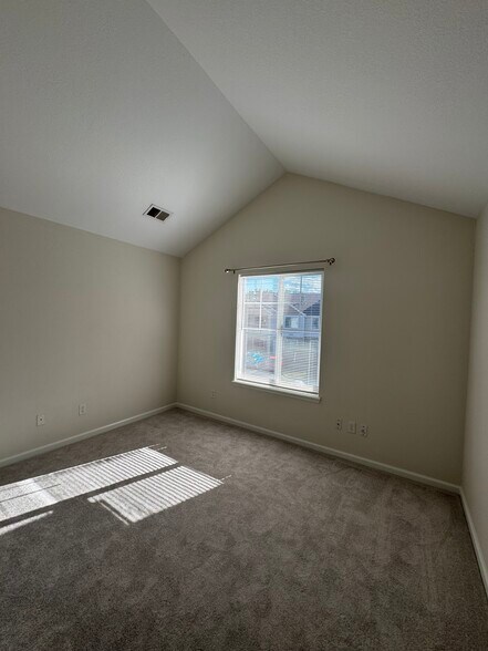 Building Photo - 4715 Hahns Peak Dr