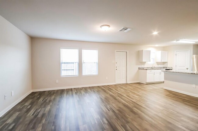 Building Photo - 15678 Briar Forest Dr