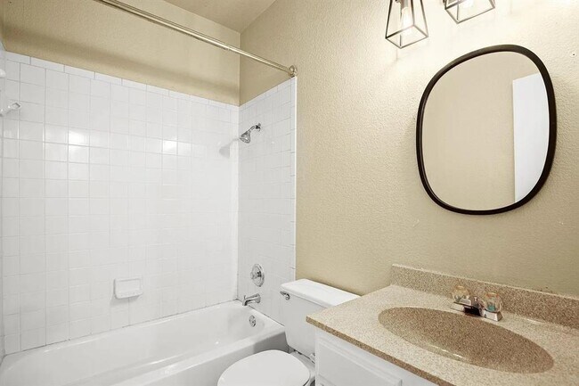 Building Photo - 1812 Maple Ave