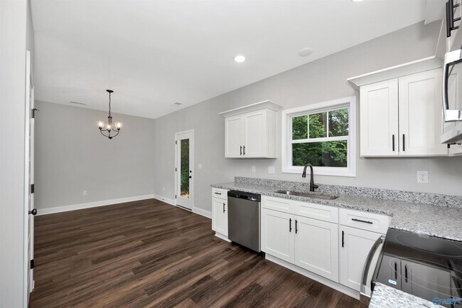 Building Photo - 1711 Golf Club Ln NW