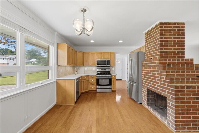 Building Photo - Charming 4-Bedroom Springfield Rambler Near Lake Accotink Park