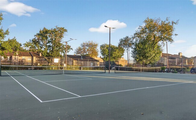 Building Photo - 10555 Turtlewood Ct