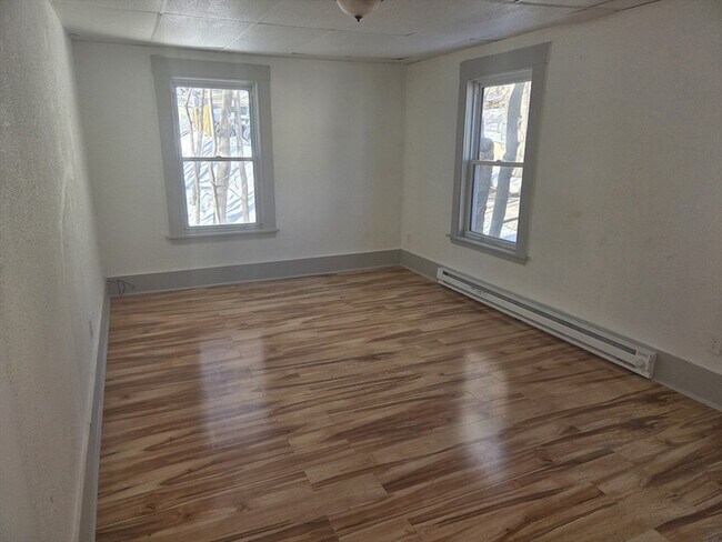 Building Photo - 40 Garnet St