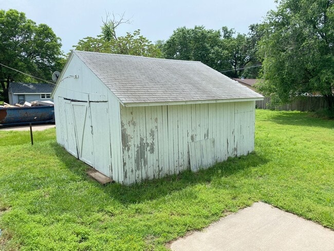 Building Photo - 2 Bedroom Bungalow Home