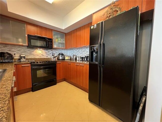 Building Photo - 16699 Collins Ave