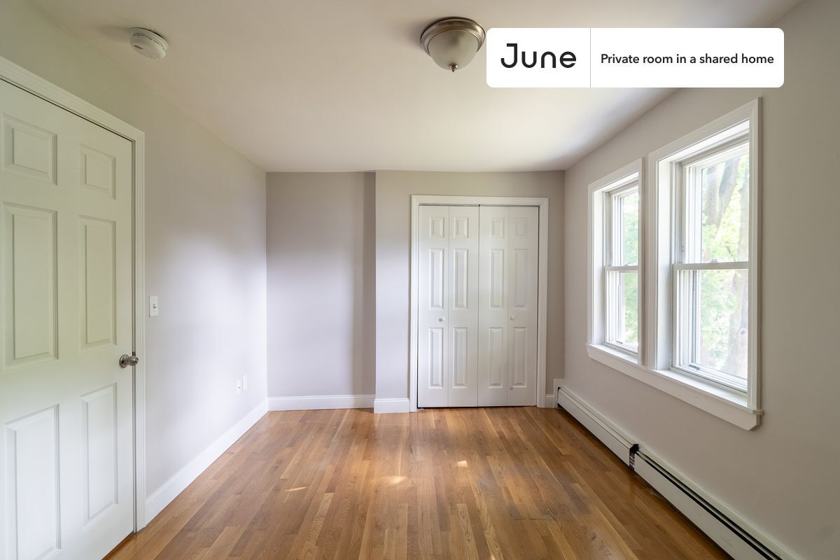 Building Photo - Room in Shared 5 bed/1.5 bath home