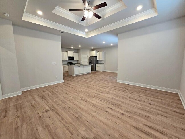 Building Photo - Elegant 4-Bedroom Lake Park Home with Open Layout, Modern Finishes, and Fenced Yard