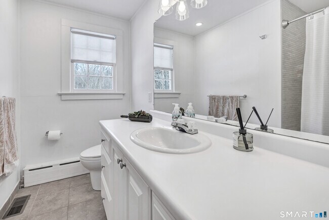 Building Photo - 70 Cranbury Rd