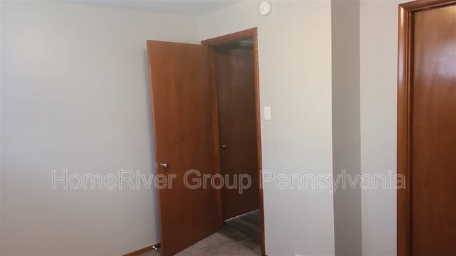 Building Photo - 1128 Kellinger Dr