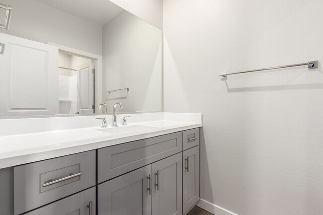 Building Photo - BEAUTIFUL PHOENIX HOME IN GATED COMMUNITY!