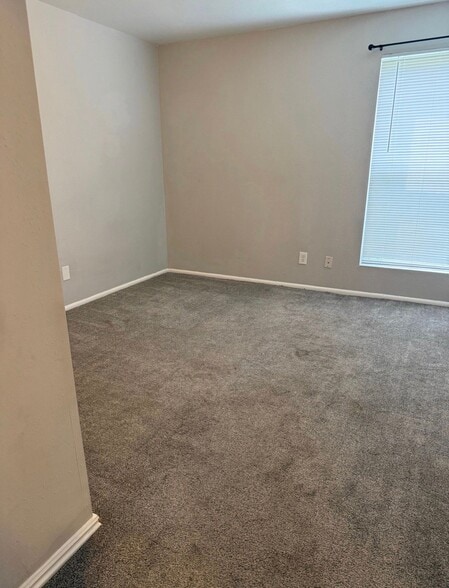 Building Photo - 62 Millpond Dr